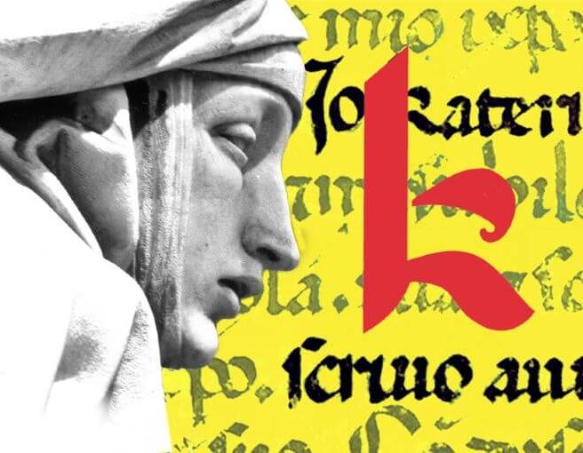 Steinbüste im Profil vor einer mittelalterlichen Handschrift mit den Worten „Io Katerina, serva“